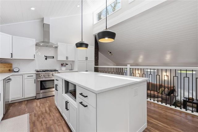 10661 Riggs Drive, Overland Park, KS 66212