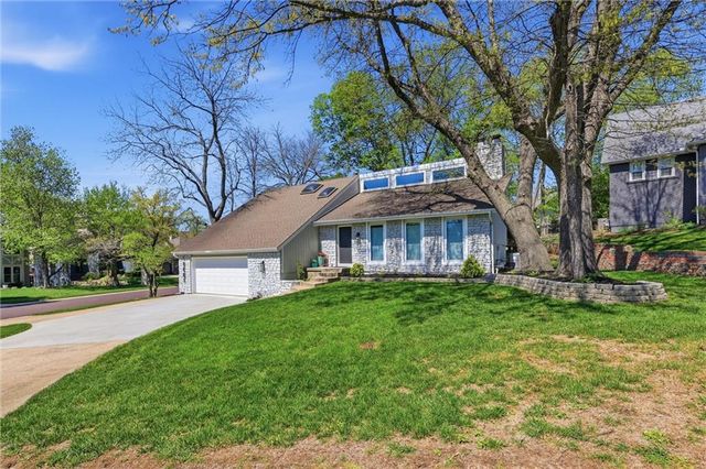 10661 Riggs Drive, Overland Park, KS 66212