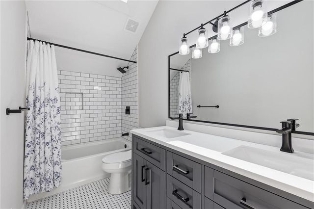 10661 Riggs Drive, Overland Park, KS 66212