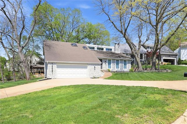 10661 Riggs Drive, Overland Park, KS 66212
