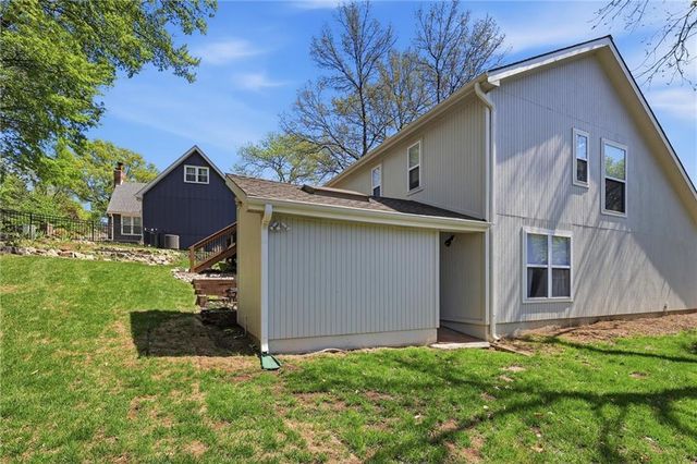 10661 Riggs Drive, Overland Park, KS 66212