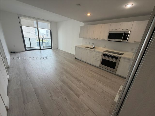 55 SW 9th St 2410, Miami, FL 33130