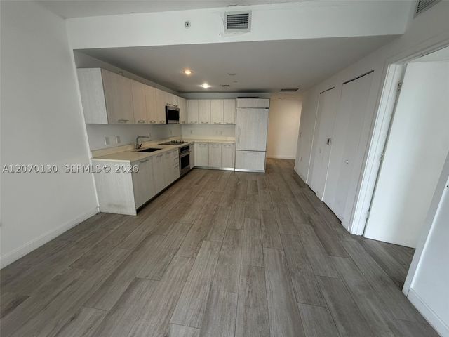 55 SW 9th St 2410, Miami, FL 33130
