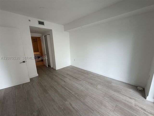 55 SW 9th St 2410, Miami, FL 33130