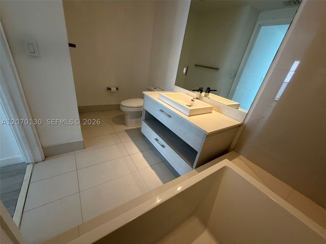 55 SW 9th St 2410, Miami, FL 33130