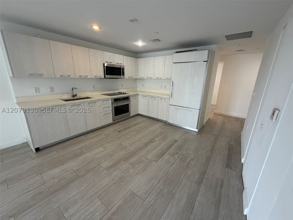 55 SW 9th St 2410, Miami, FL 33130