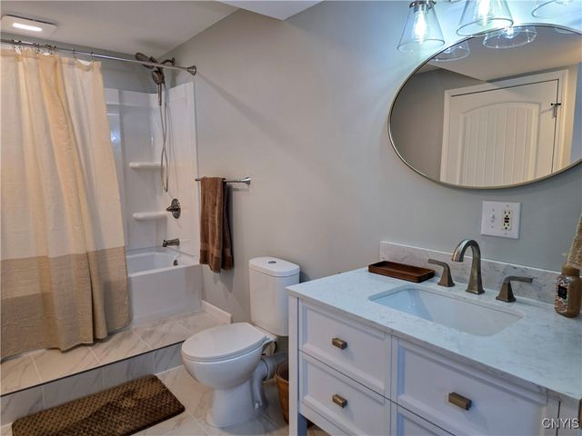 8921 Lake Road, Lenox, NY 13032