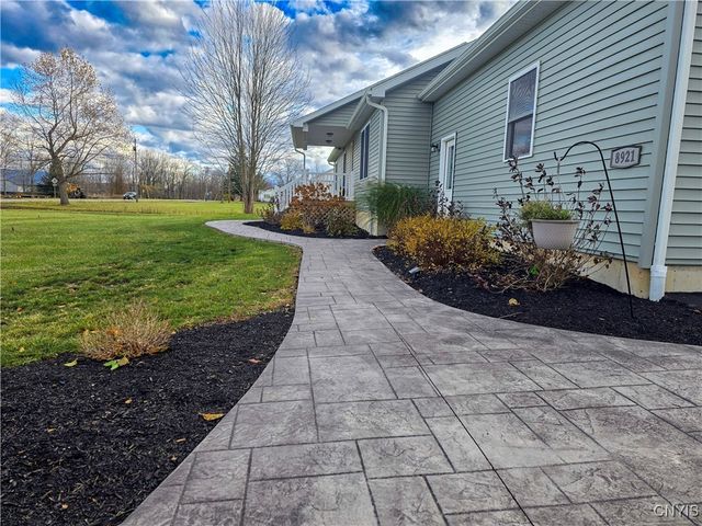 8921 Lake Road, Lenox, NY 13032