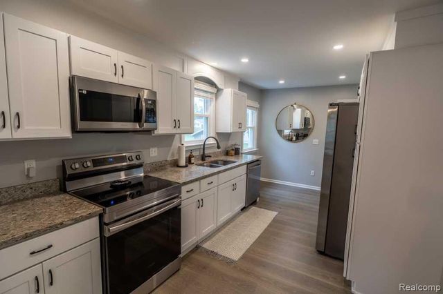 244 Gladwin Avenue, Clawson, MI 48017
