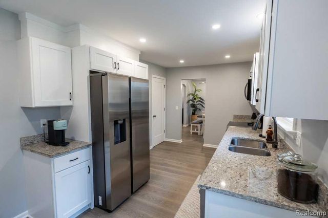 244 Gladwin Avenue, Clawson, MI 48017