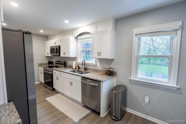 244 Gladwin Avenue, Clawson, MI 48017