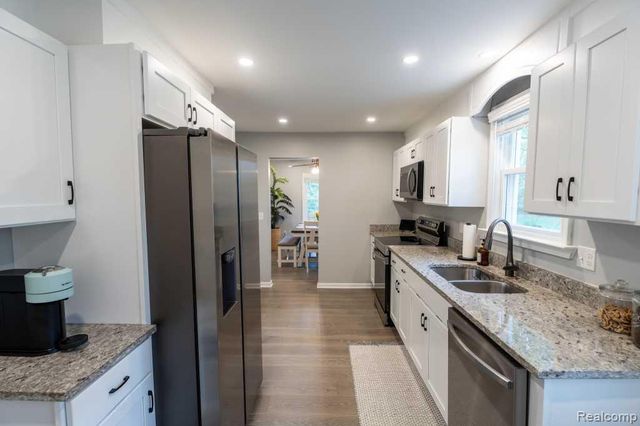 244 Gladwin Avenue, Clawson, MI 48017
