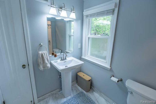 244 Gladwin Avenue, Clawson, MI 48017
