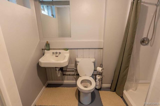 244 Gladwin Avenue, Clawson, MI 48017