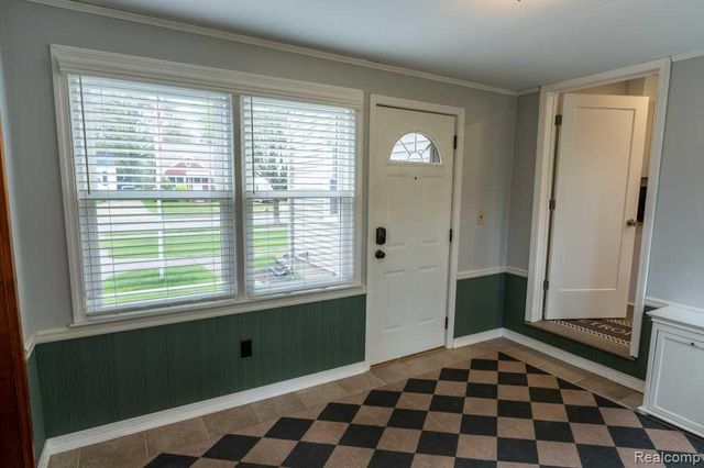 244 Gladwin Avenue, Clawson, MI 48017
