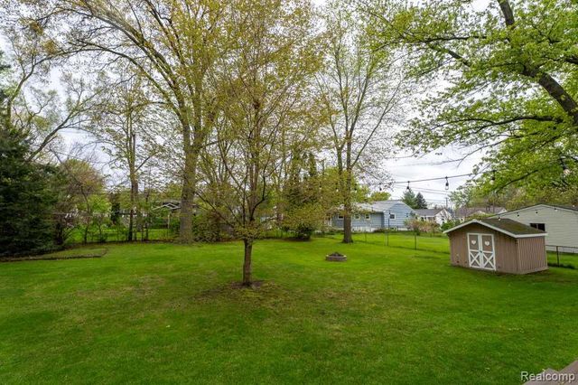244 Gladwin Avenue, Clawson, MI 48017
