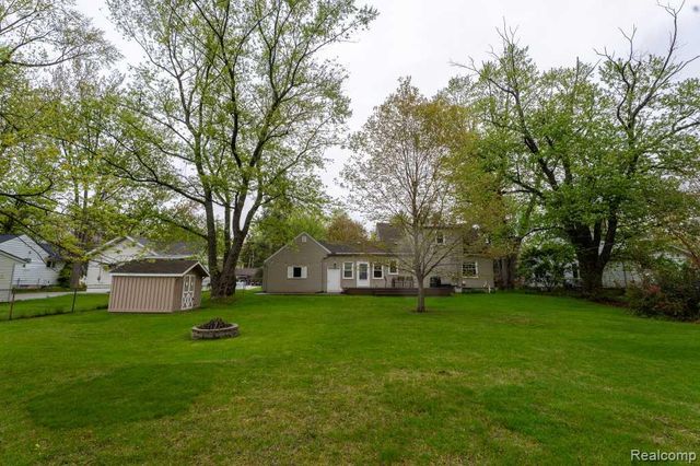 244 Gladwin Avenue, Clawson, MI 48017