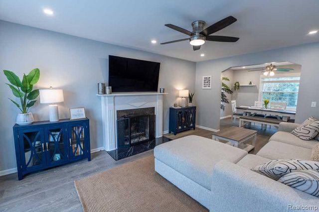 244 Gladwin Avenue, Clawson, MI 48017