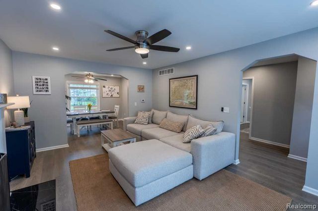 244 Gladwin Avenue, Clawson, MI 48017