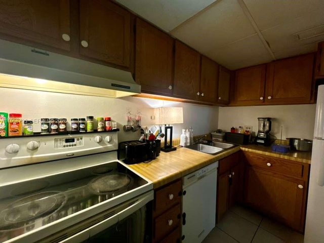 3720 Inverrary Dr 2S, Lauderhill, FL 33319