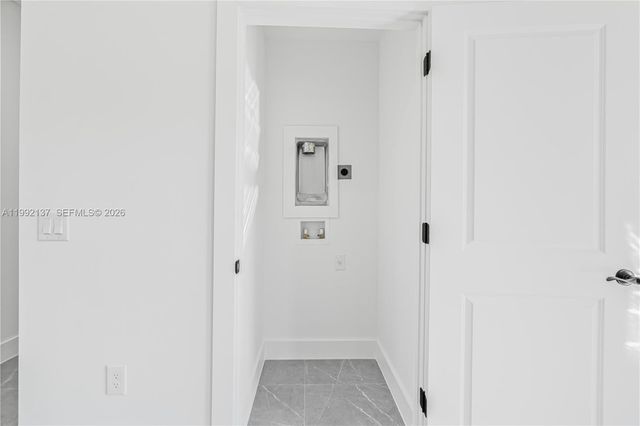 747 S Roma Ave, Lehigh Acres, FL 33974