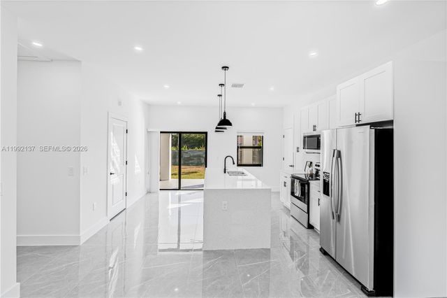 747 S Roma Ave, Lehigh Acres, FL 33974