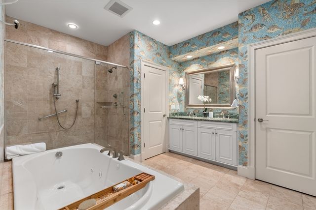 56 Summit Rd 5, Belmont, MA 02478