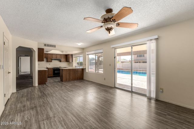 925 W MENDOZA Avenue, Mesa, AZ 85210