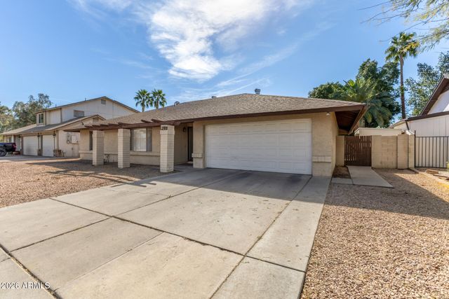 925 W MENDOZA Avenue, Mesa, AZ 85210