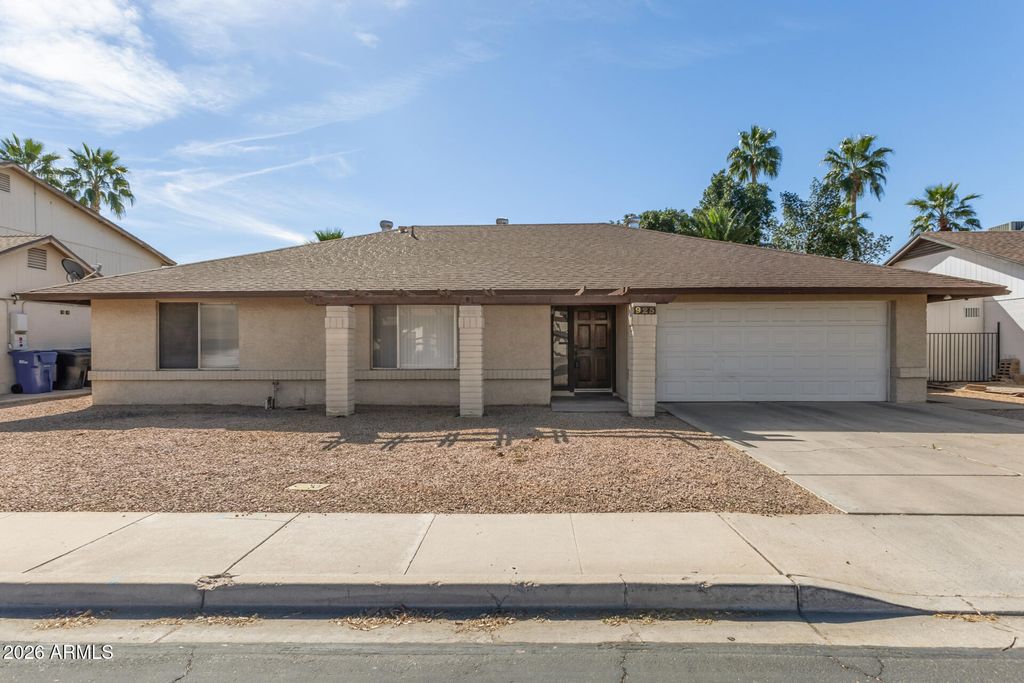 925 W MENDOZA Avenue, Mesa, AZ 85210