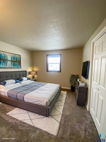 3135 N Lewis Ave Avenue, Sioux Falls, SD 57104