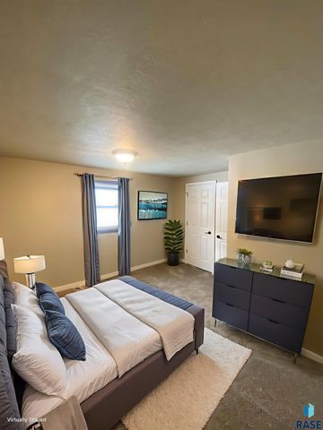 3135 N Lewis Ave Avenue, Sioux Falls, SD 57104