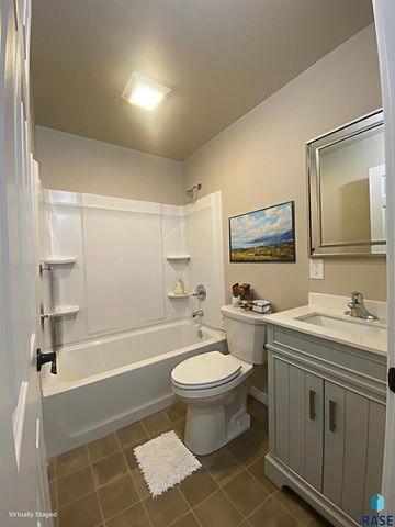 3135 N Lewis Ave Avenue, Sioux Falls, SD 57104