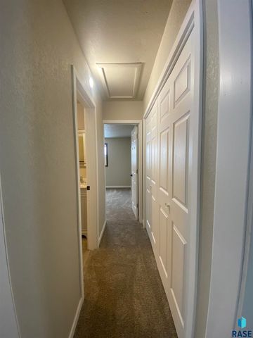 3135 N Lewis Ave Avenue, Sioux Falls, SD 57104