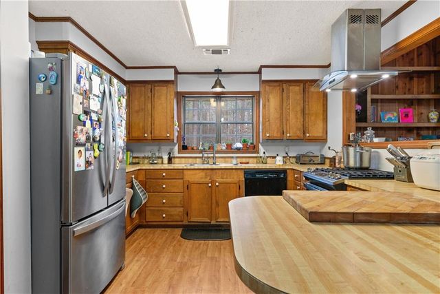 11894 HWY 28 E Highway, Pineville, LA 71360