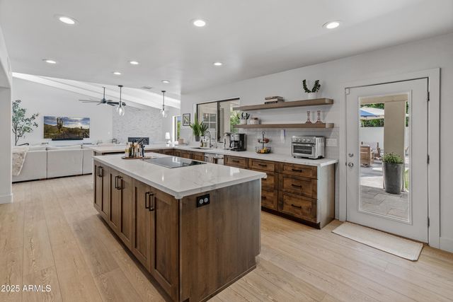 5711 E CORRINE Drive, Scottsdale, AZ 85254