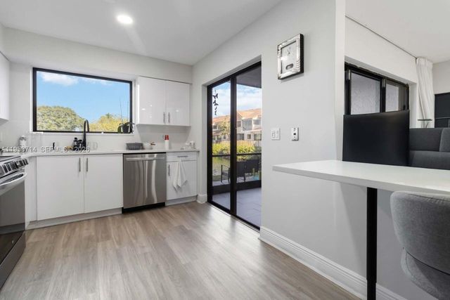 3475 Emerald Oaks Dr 1705, Hollywood, FL 33021