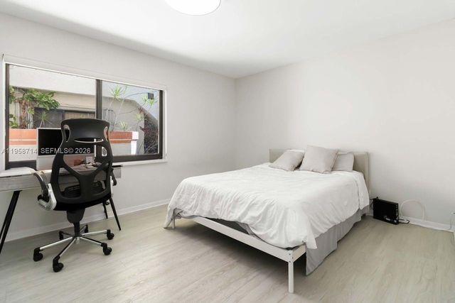 3475 Emerald Oaks Dr 1705, Hollywood, FL 33021