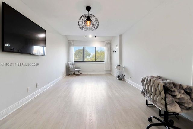 3475 Emerald Oaks Dr 1705, Hollywood, FL 33021