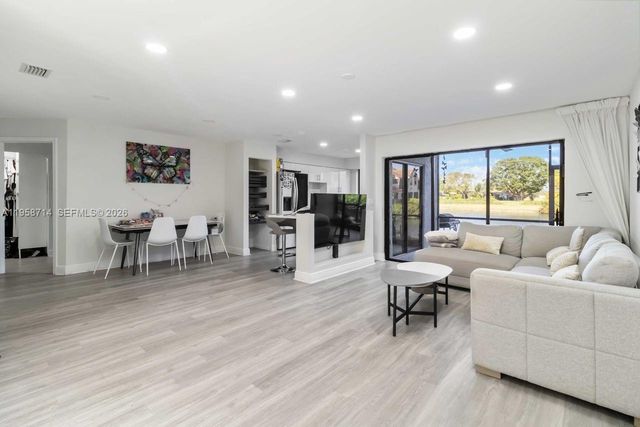 3475 Emerald Oaks Dr 1705, Hollywood, FL 33021