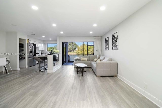 3475 Emerald Oaks Dr 1705, Hollywood, FL 33021