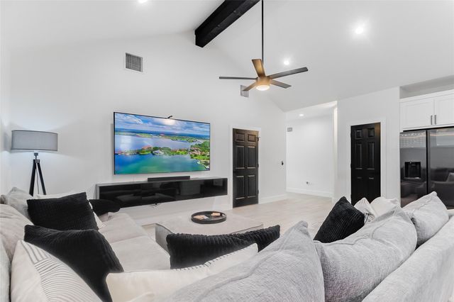 629 Aspen LN, Cottonwood Shores, TX 78657