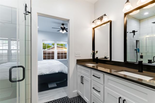 629 Aspen LN, Cottonwood Shores, TX 78657