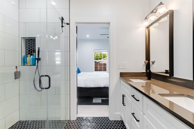 629 Aspen LN, Cottonwood Shores, TX 78657