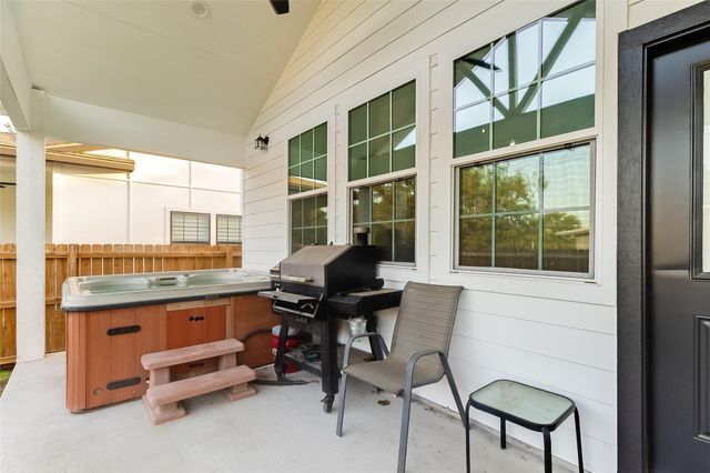 629 Aspen LN, Cottonwood Shores, TX 78657