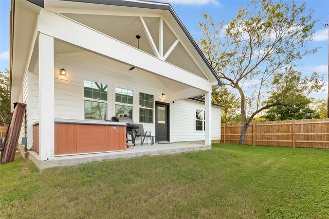 629 Aspen LN, Cottonwood Shores, TX 78657