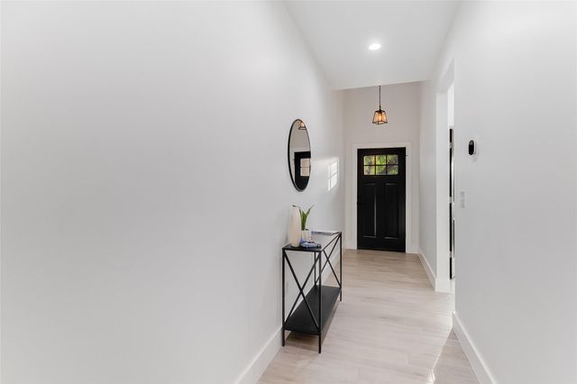 629 Aspen LN, Cottonwood Shores, TX 78657