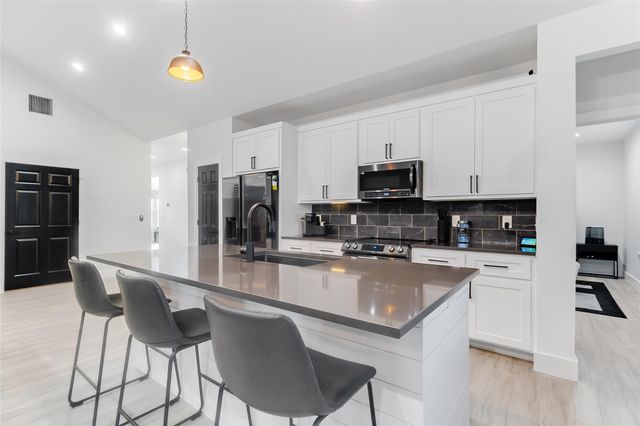 629 Aspen LN, Cottonwood Shores, TX 78657