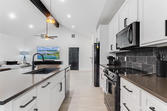 629 Aspen LN, Cottonwood Shores, TX 78657