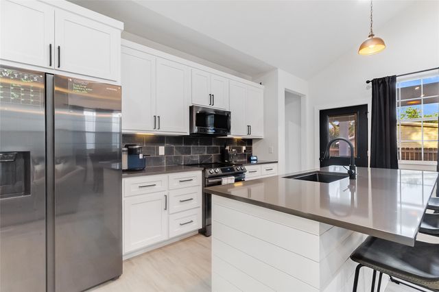 629 Aspen LN, Cottonwood Shores, TX 78657